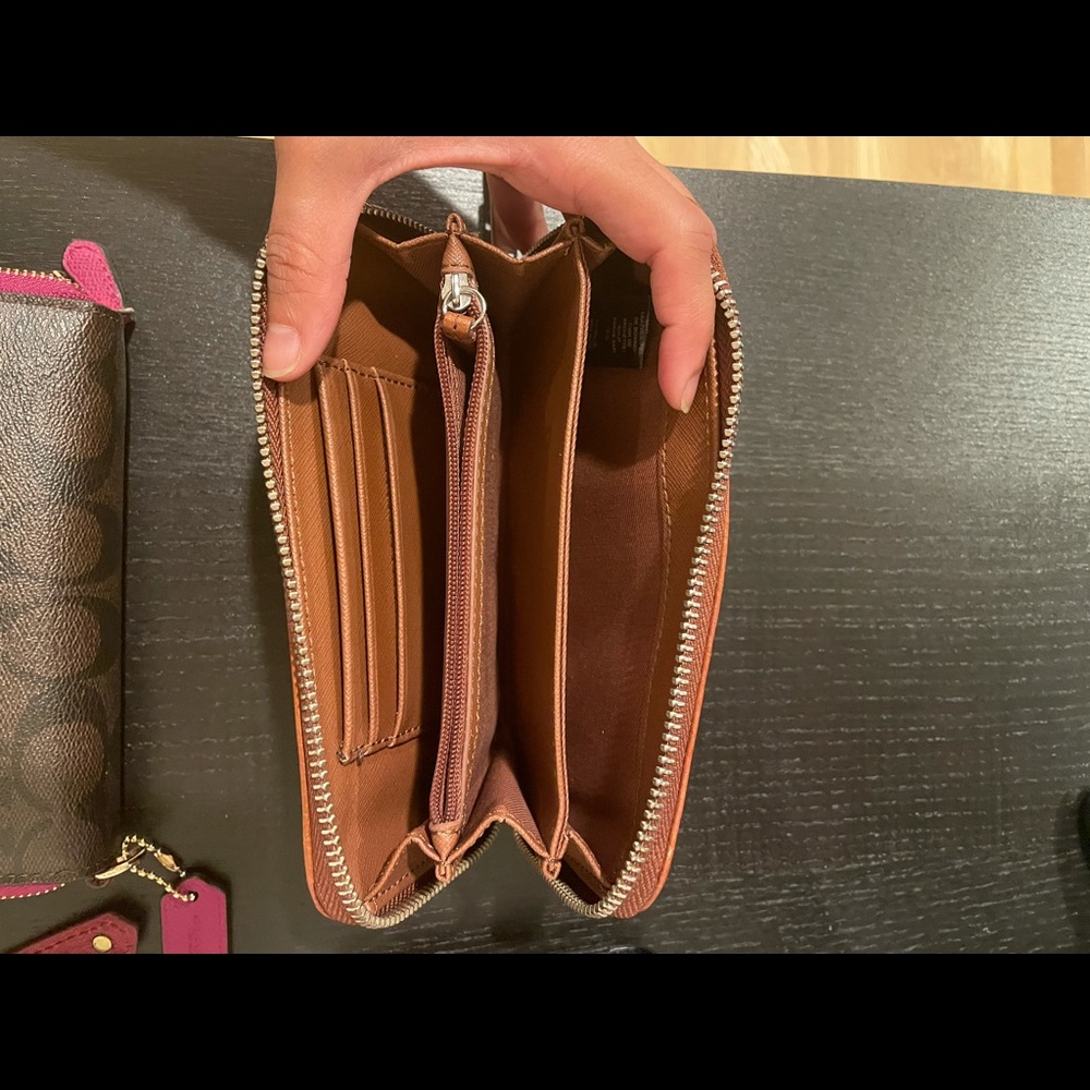 Wallets - Picture 2 of 6